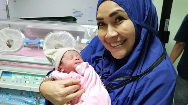 Potret Baby Sumehra Putri Syifa Adik Ayu Ting Ting (instagram/@mom_ayting92_ )