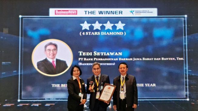 Sukses Kelola SDM Bank BJB, Tedi Setiawan Raih The Best Human Capital Director Of The Year 2022