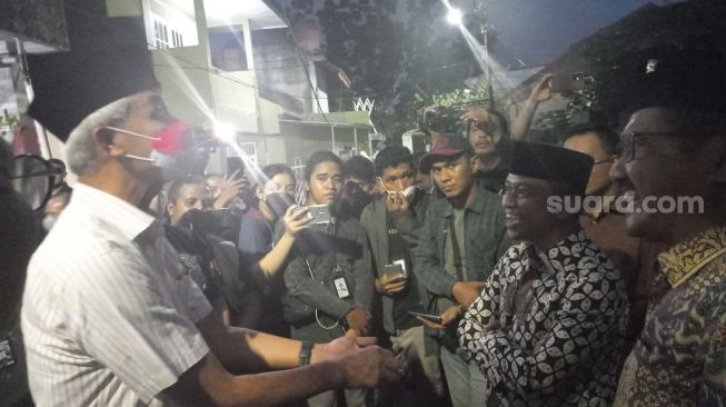 Bertemu Saat Takziah ke Rumah Duka Ferry Mursyidan Baldan, Menteri Bahlil Berseloroh Sebut Ganjar Capres dari KAHMI