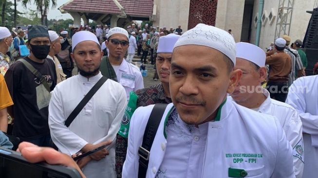 Pengacara Habib Rizieq, Aziz Yanuar saat ditemui selepas acara Reuni 212 di Masjid At Tin. (Suara.com/Bagaskara)