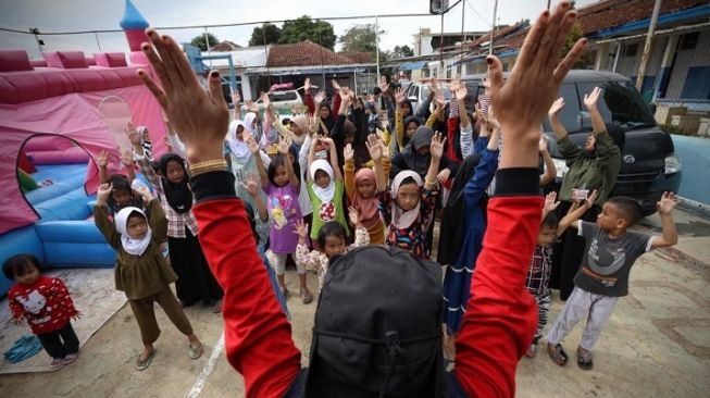 Anak-anak Pengungsi Korban Gempa Cianjur Kembali Bersekolah