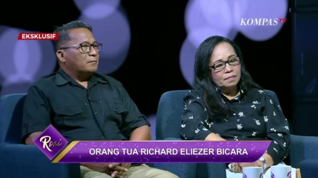 Orangtua Richard Eliezer atau Bharada E, terdakwa kasus pembunuhan Brigadir J, Sunandag Yunus Lumiu dan Rineke Alma Pudihang mengaku sempat kecewa anaknya sulit untuk jujur. (tangkap layar / ist)