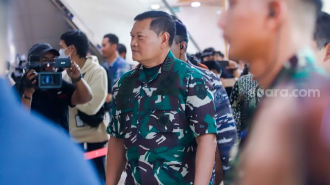 Kepala Staf TNI Angkatan Laut (KASAL) Laksamana Yudo Margono saat tiba untuk mengikuti uji kelayakan dan kepatutan calon panglima TNI di Komisi I DPR, Kompleks Parlemen, Senayan, Jakarta Pusat, Jumat (2/12/2022). [Suara.com/Alfian Winanto]