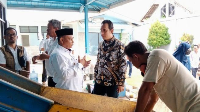 Komisi III Kunjungi Mesin Pengelola Sampah Desa Babakan