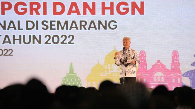 Di Hadapan Jokowi, Ganjar Curhat Banyak Mendapat Keluhan soal Kesejahteraan Guru