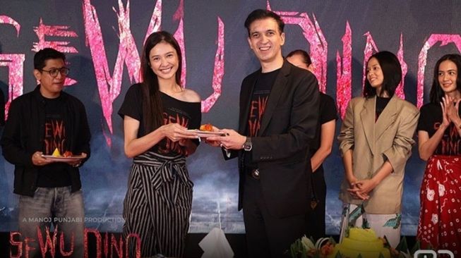 Mikha Tambayong Ungkap Pengalaman Syuting Film Sewu Dino: Ekstrem Banget