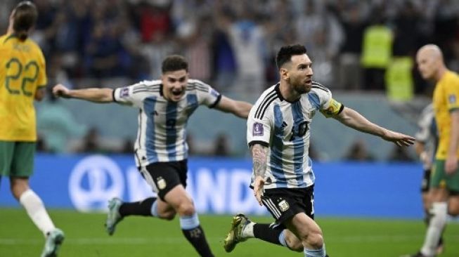 Lionel Messi mencetak satu gol ke gawang Australia di laga 16 besar Piala Dunia 2022 Qatar. (AFP)