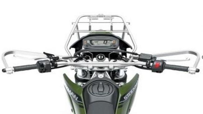 Dengan tagline "Built Tough", fitur esensial Kawasaki Stockman 2023 seperti lever guards yang kokoh, dan kunci tuas kopling menawarkan kenyamanan yang modern [PT KMI].