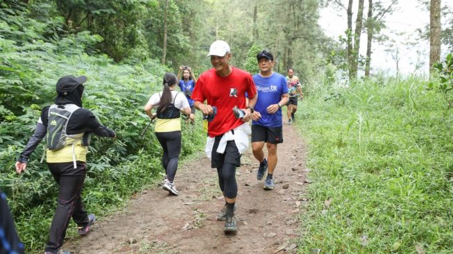 Ikut Lomba Lari di Gunung Lawu, Ganjar Pranowo: Tempatnya Indah, Butuh Dukungan Masyarakat untuk Sport Tourism