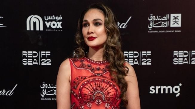 10 Potret Luna Maya di Red Sea Film Festival, Bertemu Langsung Shah Rukh Khan