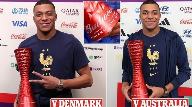 Penyerang timnas Prancis, Kylian Mbappe menutupi logo Budweiser setiap kali jadi Man of the Match (MOTM) di Piala Dunia 2022. [DailyMail]