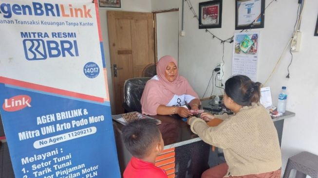 Sukses Jadi Agen BRILink dan UMi, Santi Anggraini Hanya Keluarkan Modal Segini