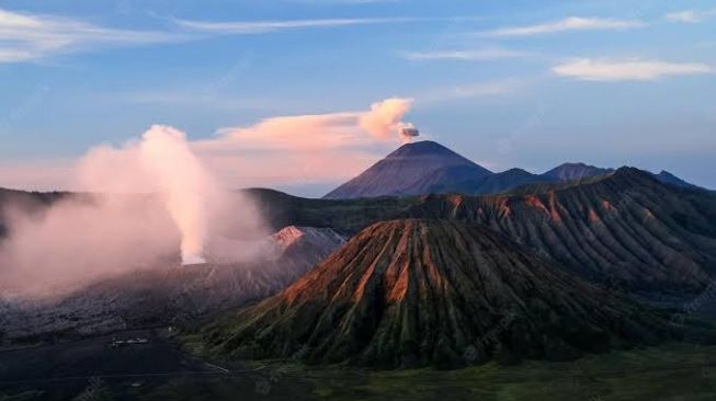 Status Gunung Semeru Hari Ini: Luncurkan 5 Kali Awan Panas Guguran