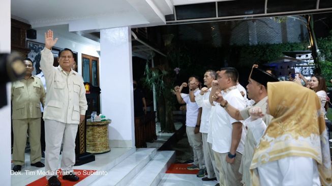 Malam-malam Sapa Kader Gerindra di Jawa Barat, Prabowo Beri Arahan: Jangan Setia Pada Orang, Tapi Pada Perjuangan