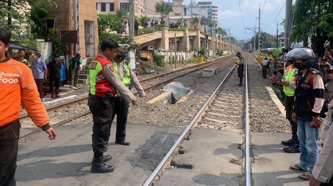 Abdul Gani, pengendara sepeda motor tewas ditempat akibat menerobos perlintasan kereta di Jalan Mangga Dua Raya, Sawah Besar, Jakarta Pusat pada Senin (5/12/2022). (Ist)