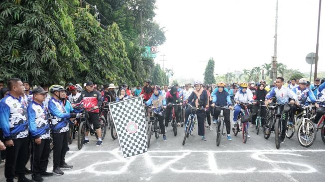 Forkopimda Asahan Lepas Ribuan Peserta Gowes HUT ke-77 PGRI