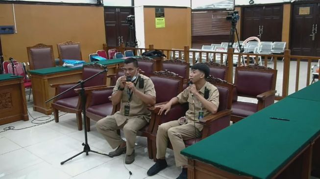 Viral Dua Petugas PN Jaksel Diduga Asyik Karaoke di Sela Sidang Ferdy Sambo