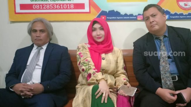 Roro Fitria di Pengadilan Agama Jakarta Selatan, Selasa (6/12/2022) [Suara.com/Rena Pangesti]