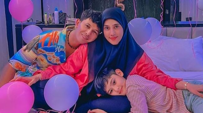 Pasangan Artis dengan Mahar Nikah di Bawah Rp1 Juta (Instagram/@fairuzarafiq)