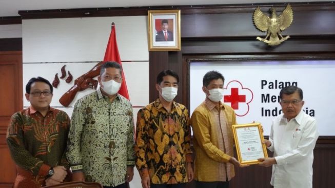 Grup Mitsubishi Donasi untuk Korban Gempa Cianjur Lewat PMI, MMKSI Berangkatkan Triton Rescue Car