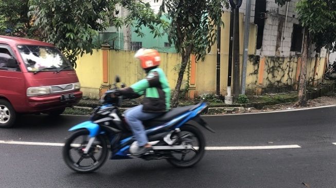 Apes! Lagi Patroli Keliling Kompleks, Iwan Jadi Sasaran Begal Bercelurit, Motor Yamaha Lexi Miliknya Raib