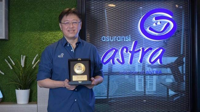 Rudy Chen, President Director Asuransi Astra Memperoleh Anugerah Top 100 CEO 2022