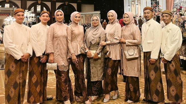 Potret Kompak Citra Kirana Bareng 3 Kakak (Instagram/@citraciki)