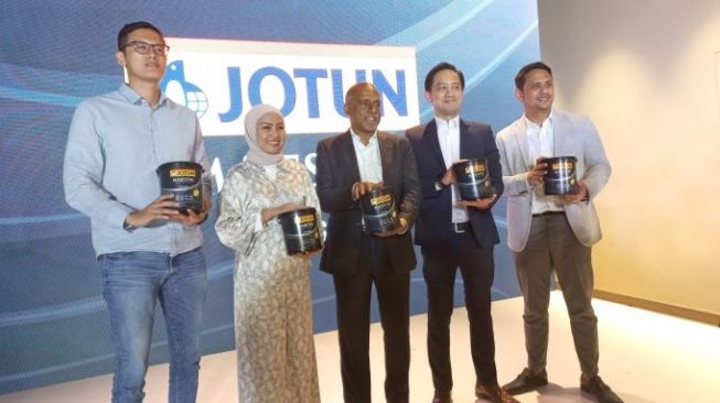 Jotun Global Colour Card 2023 bagikan tren warna cat rumah untuk tahun 2023. (Dini/Suara.com)