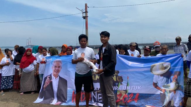 OMG Jatim Distribusi Peralatan Melaut untuk Nelayan di Pesisir Selat Madura