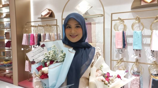 Bentuk Wajah Bikin Nggak Percaya Diri? Ini Trik Hijab untuk Wajah Chubby!