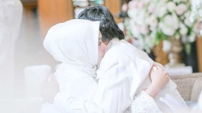 Potret Syahrini dengan Mertua (instagram/@princessyahrini)