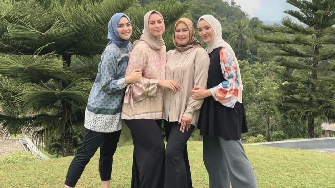 Potret Kompak Citra Kirana Bareng 3 Kakak (Instagram/@citraciki)