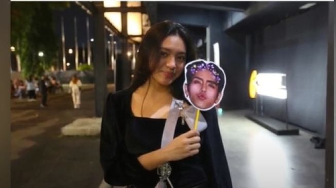 6 Potret Alleia Anak Ariel NOAH Saat Nonton Konser DPR Live, Tumbuh Jadi ABG yang Cantik