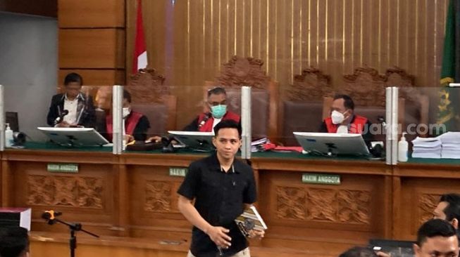 Menyesal Turuti Perintah Sambo Tembak Brigadir Yosua, Bharada E: Kalau Waktu Bisa Diputar, Mungkin Gak Seperti Ini