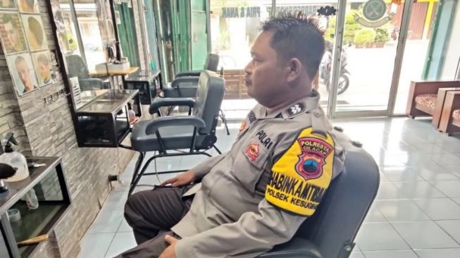 Mengenal Aiptu Warsito, Anggota Bhabinkamtibmas Polresta Cilacap yang Jadi Kusir Kereta Kencana Pengantin Kaesang-Erina