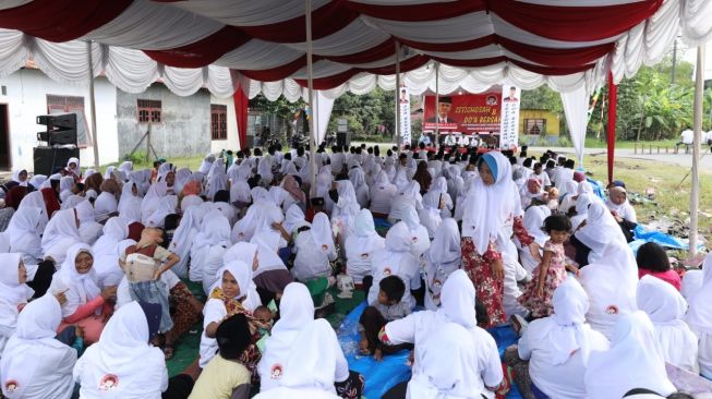 Ganjar Gelontorkan Bantuan Insentif untuk Guru Agama Senilai Rp 281,1 Miliar