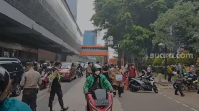 Gedung Kemenkumham Kebakaran, Jalan Rasuna Said Kuningan Macet!