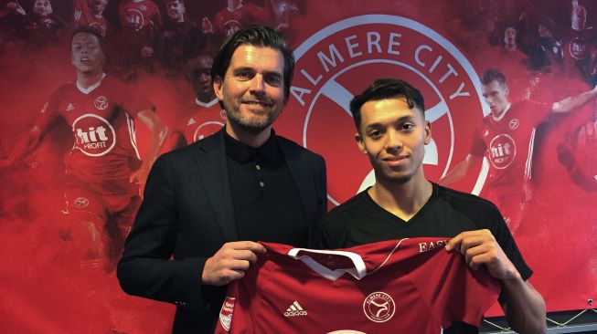 Ilias Alhaft, pemain Belanda milik Almere City yang memiliki darah Maroko-Indonesia.