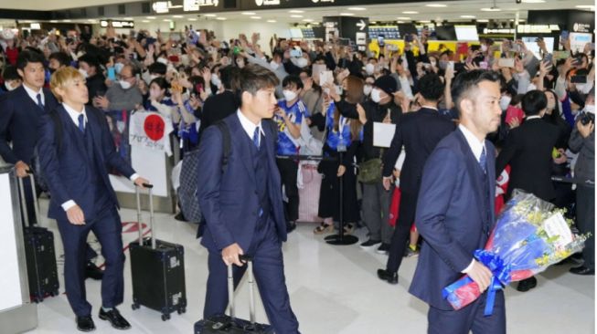 Meskipun Kalah, Timnas Jepang Tetap Disambut Bak Pahlawan di Bandara Narita
