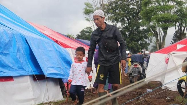 Mensos Risma Keluarkan Edaran untuk Lindungi Anak Korban Gempa Cianjur