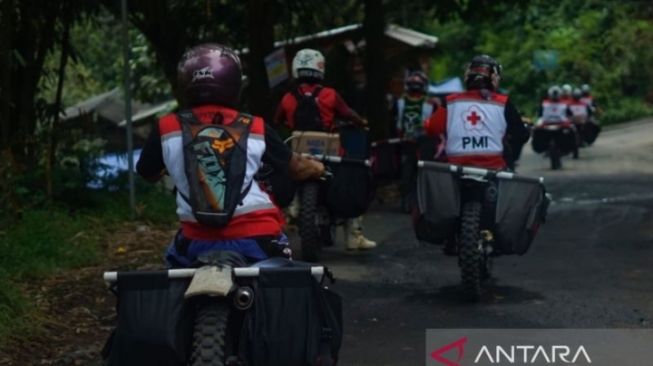 Relawan Antarkan Bantuan untuk Korban Gempa Cianjur Pakai Motor Trail Panggilan Sosial dan Salurkan Hobi