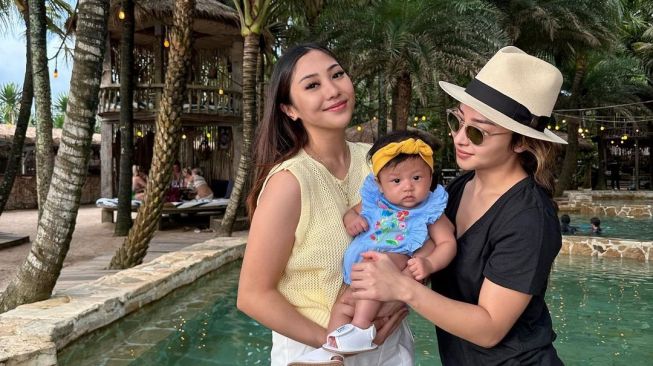 Potret Liburan Nikita Willy dan Adik di Bali (Instagram/@nikitawillyofficial94)