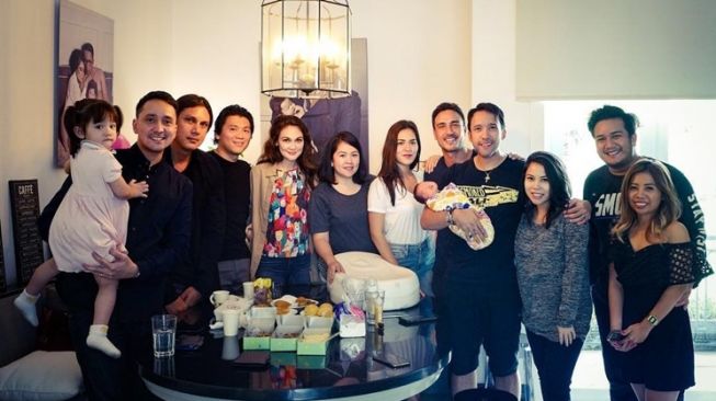 Potret Mesra Luna Maya dan Reino Barack (instagram/@lunamaya)