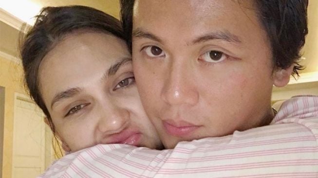 Potret Mesra Luna Maya dan Reino Barack (instagram/@lunamaya)