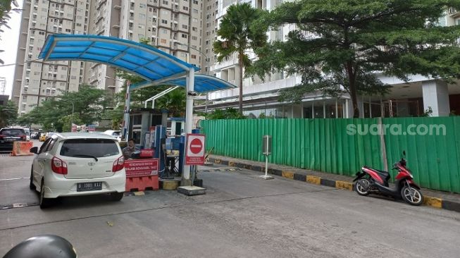 Apartemen Grand Pakubuwono Terrace, Kebayoran Lama lokasi pria ancongkan pistol. (Suara.com/Rakha)