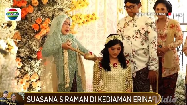 Bukan Keluarga Kerajaan, Erina Gudono Sungkem Pada Istri Sultan HB X dan Istri Pakualam X