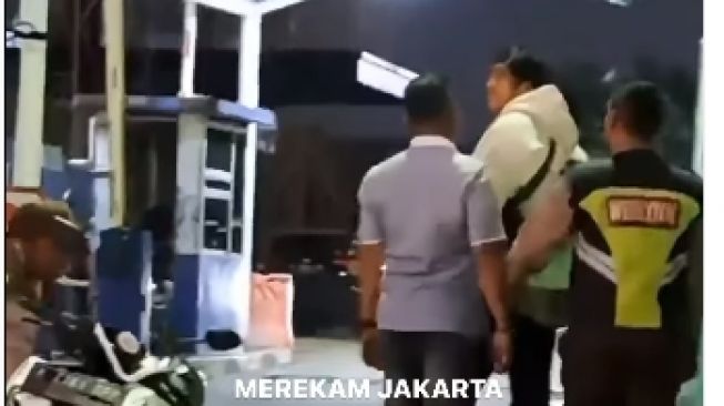 Ribut Pemobil vs Pemotor hingga Acungkan Pistol di Kebayoran Lama Dipicu Salip-salipan Kendaraan