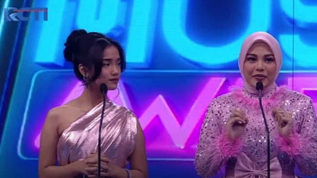 Aurel Hermansyah dan Fuji [YouTube/RCTI - ENTERTAINMENT]