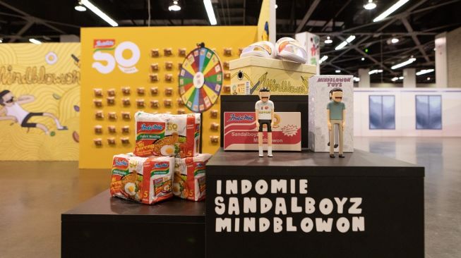 Sandalboyz dan Tahilalats Ikuti Ajang Internasional DesignerCon AS, Tampilkan Sandal Kolaboramie Indomie