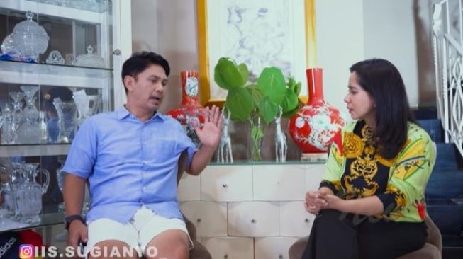 Wawancara Iis Sugianto dengan Ronny Sianturi. (YouTube/  Iis Sugianto New TV)